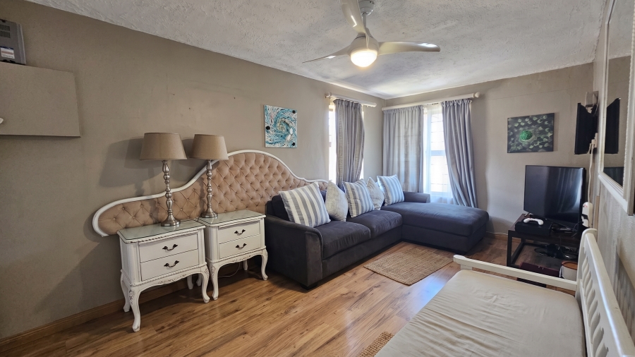 5 Bedroom Property for Sale in Voelklip Western Cape